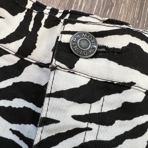MOTEL ROCKS Woven Trouser in 90s Zebra | XS - Picture 4 of 9
